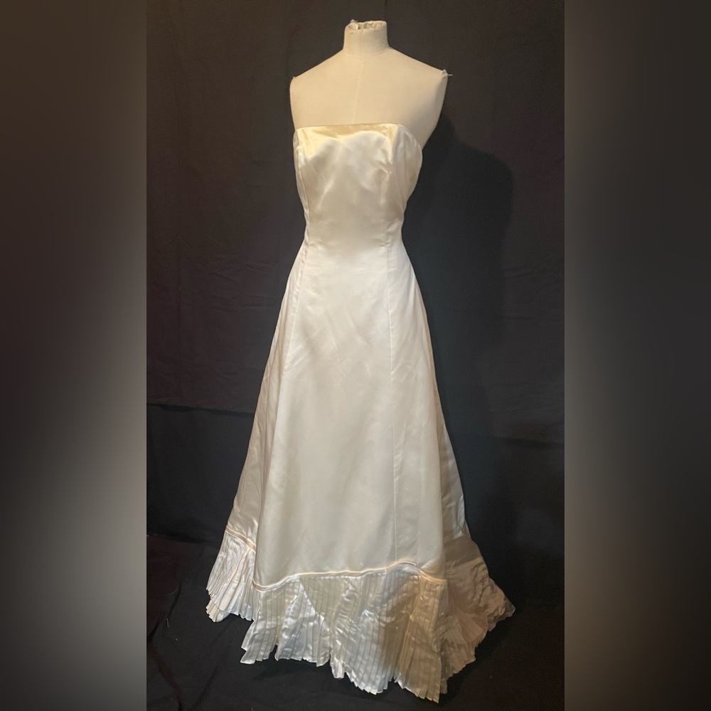 Designer Rich Ivory Silk Satin Wedding Dress 12 Pleated Accent McCaffrey NWOT